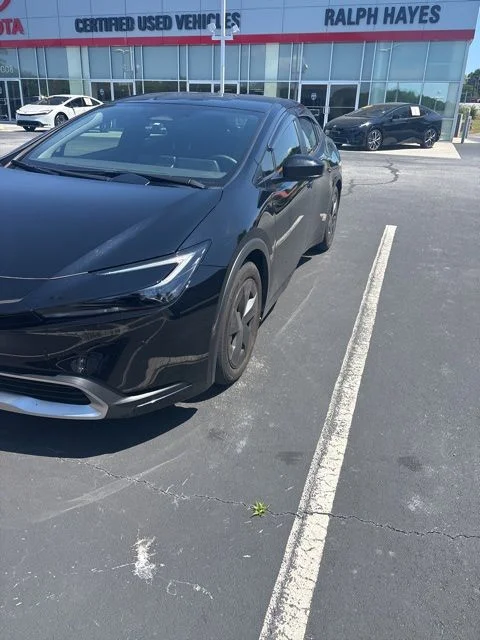 2025 Toyota Prius SE Plug-in Hybrid's photo