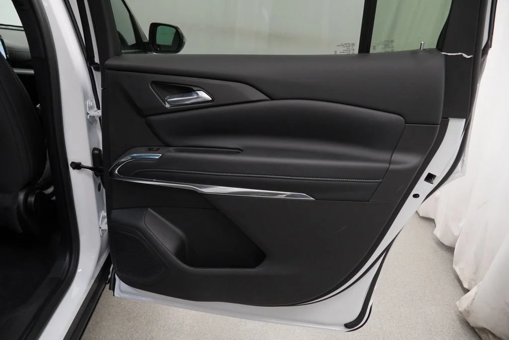 New 2027 Summit White Chevrolet LT image 26