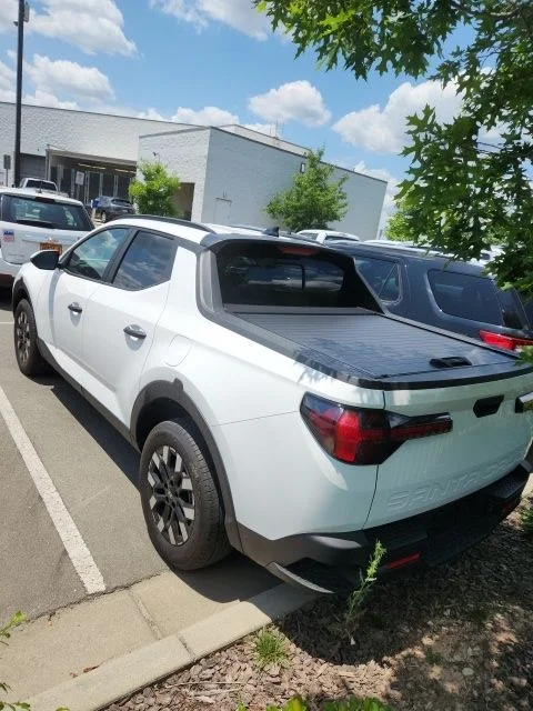 Used 2025 White Hyundai SEL image 4
