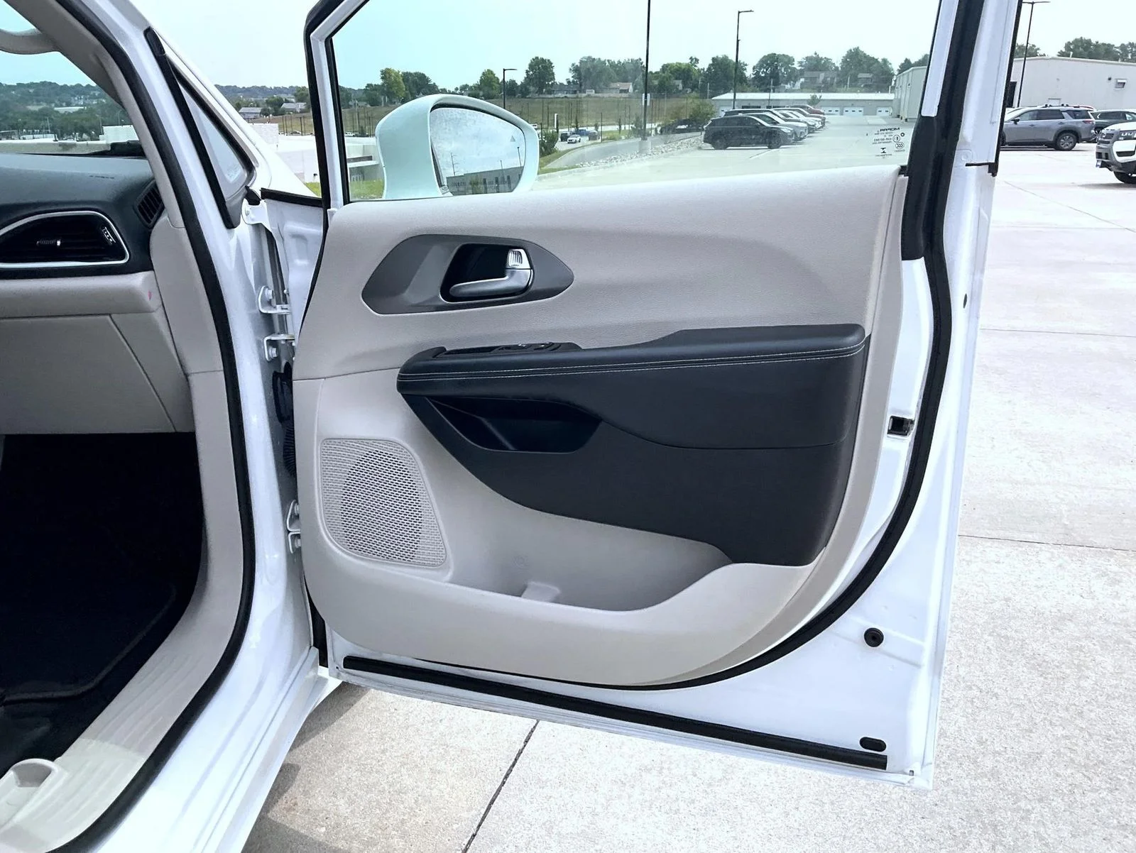 Used 2022 White Chrysler Touring L image 15