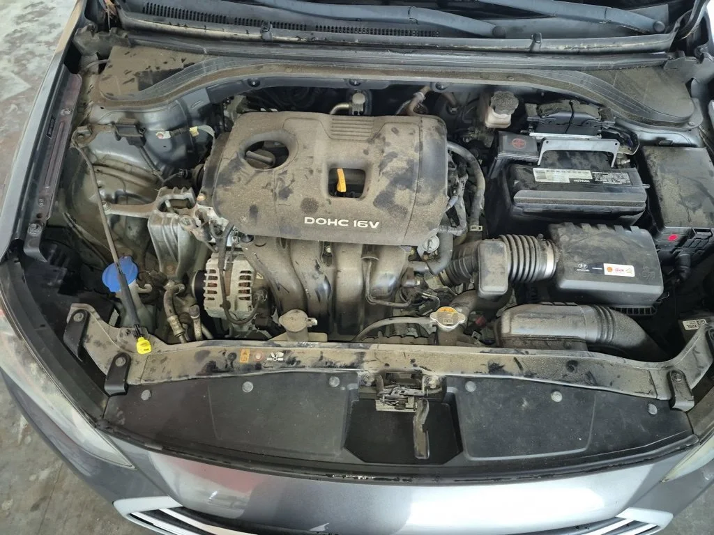 Used 2018 Gray Hyundai SE image 9