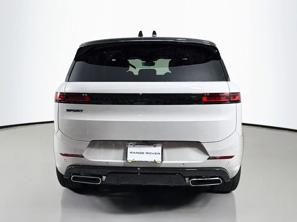 New 2026 Borasco Grey Land Rover Dynamic SE image 6