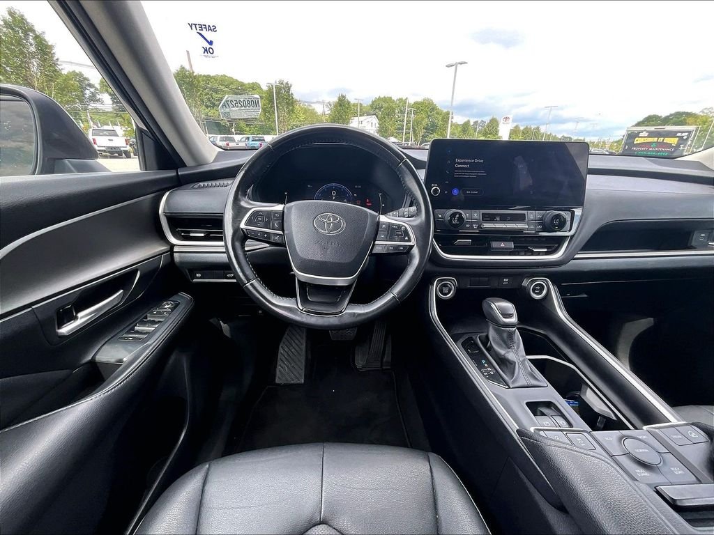 Used 2024 White Toyota XLE image 18