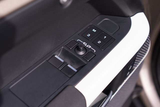 Used 2023 Silver Land Rover S image 21