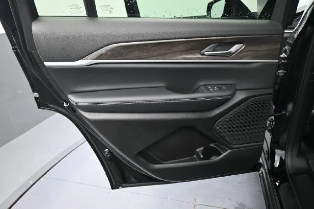 New 2027 High-Gloss Black Paint Jeep Laredo Altitude image 26