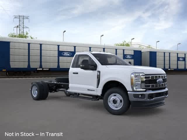New 2026 Oxford White Ford XLT image 7
