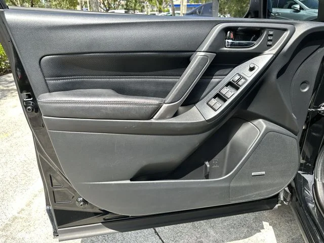 Used 2018 Black Subaru 2.5i Touring image 13