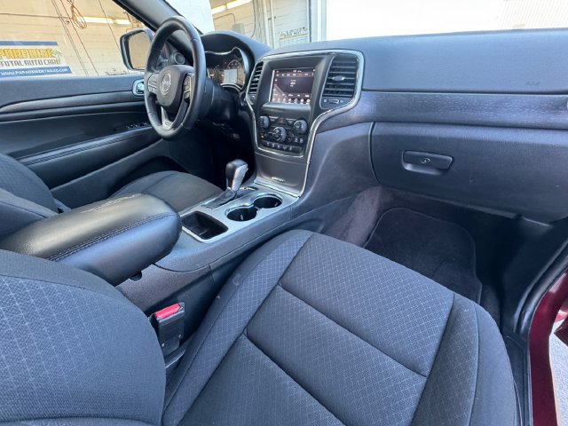 Used 2018 Red Jeep Laredo E image 31