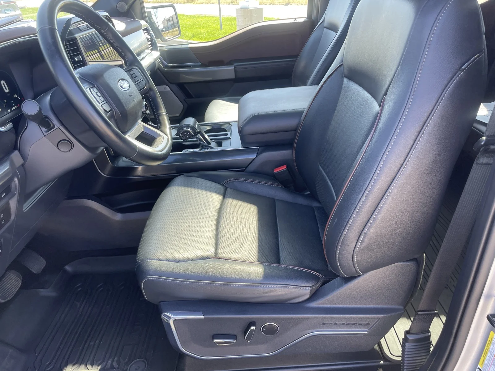 Used 2022 Iconic Silver Metallic Ford LARIAT image 16