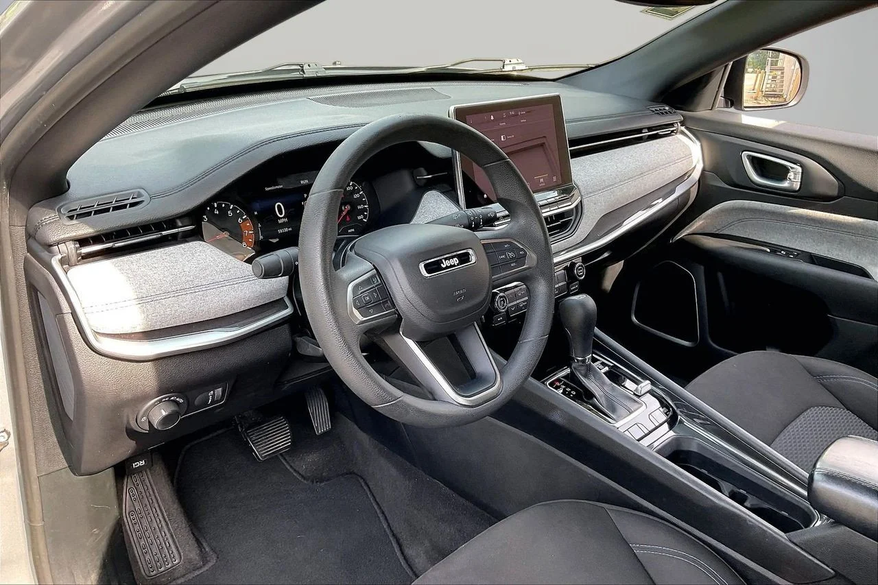 Used 2023 Silver Jeep Sport image 19