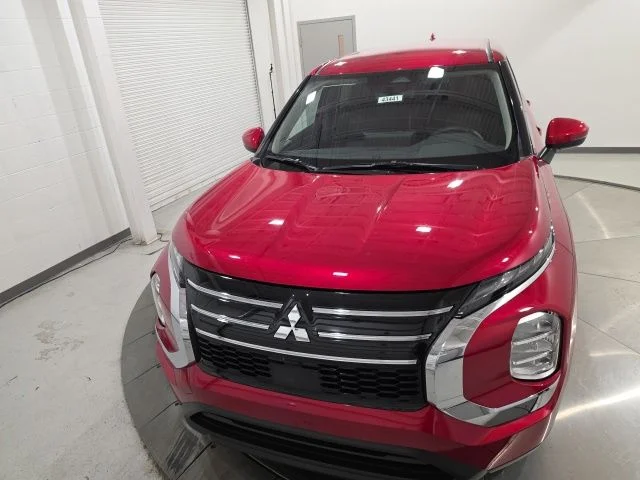 New 2026 Red Mitsubishi ES image 2