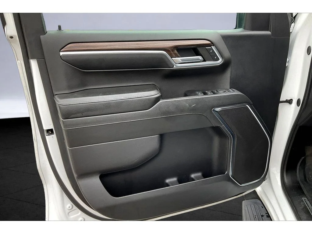 Used 2024 Summit White Chevrolet LT image 16