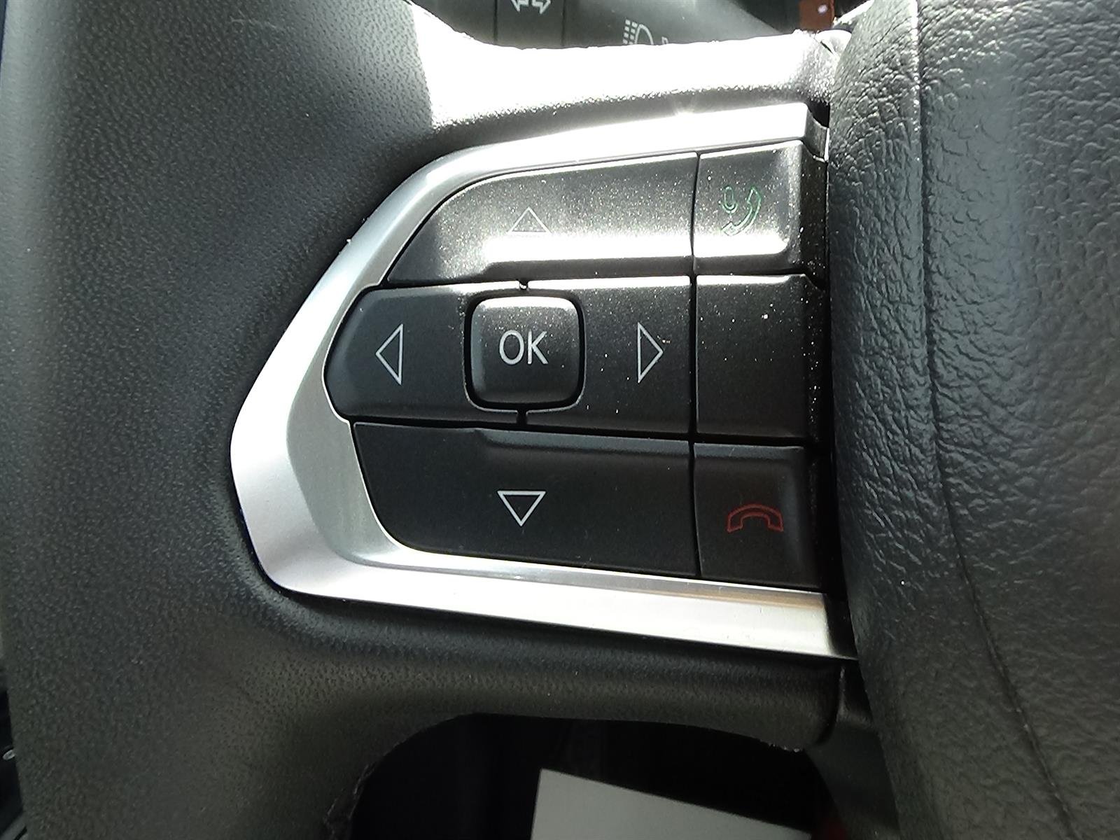 Certified Used 2025 Red Hot Pearl Coat (pr6) Jeep Latitude image 21