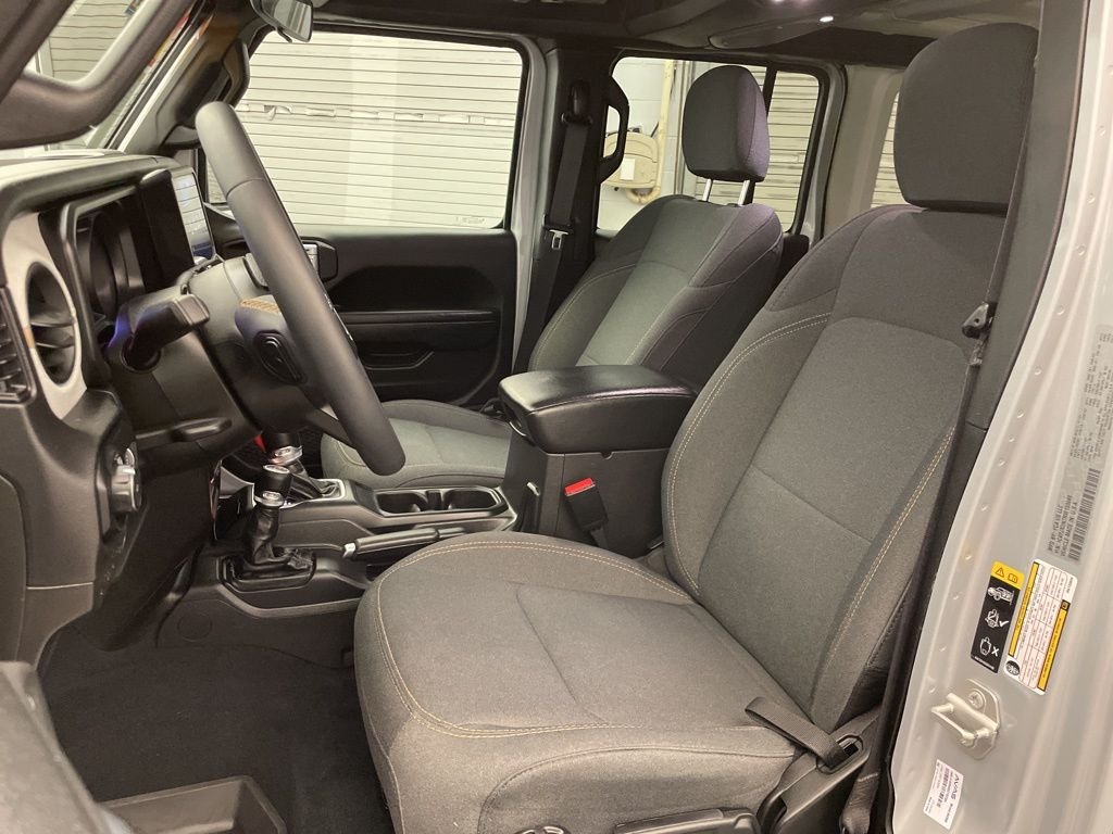 Used 2024 Silver Jeep Sport S image 17