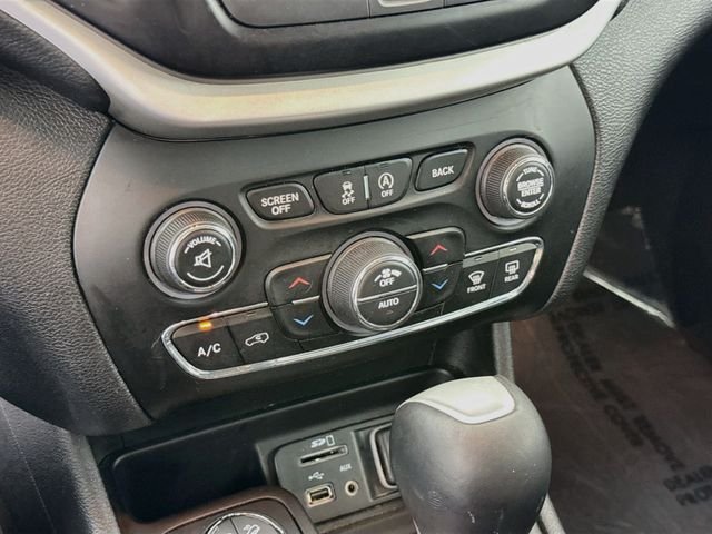Used 2017 Red Jeep Trailhawk image 15