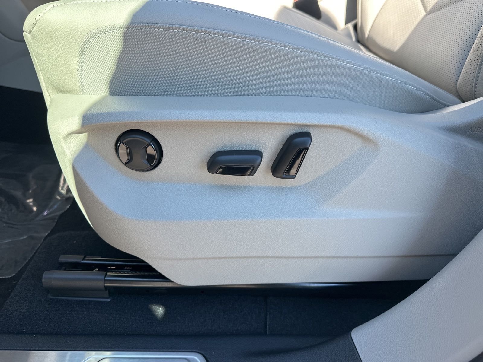 New 2026 Green Volkswagen 2.0T SE w/Technology image 13