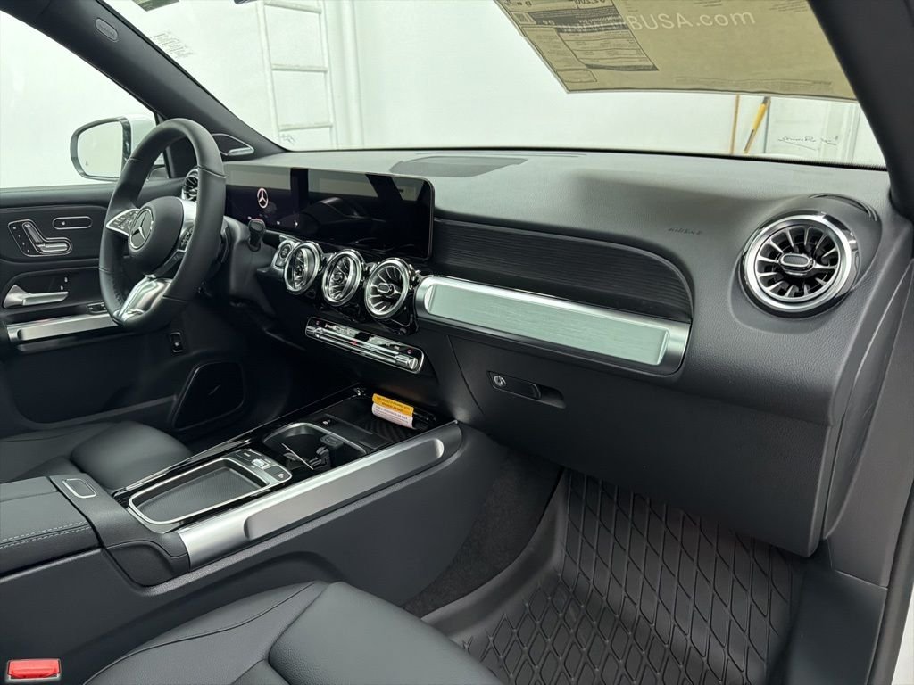 Used 2026 Polar White Mercedes-Benz GLB 250 image 27