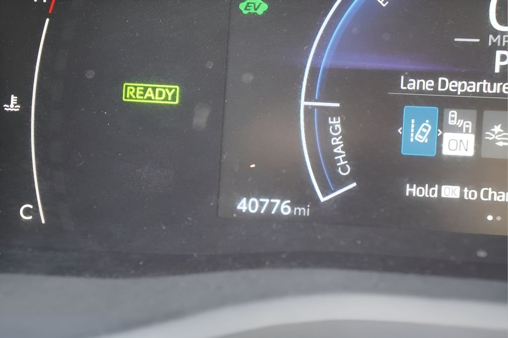 Used 2025 Ice Cap Toyota LE image 23
