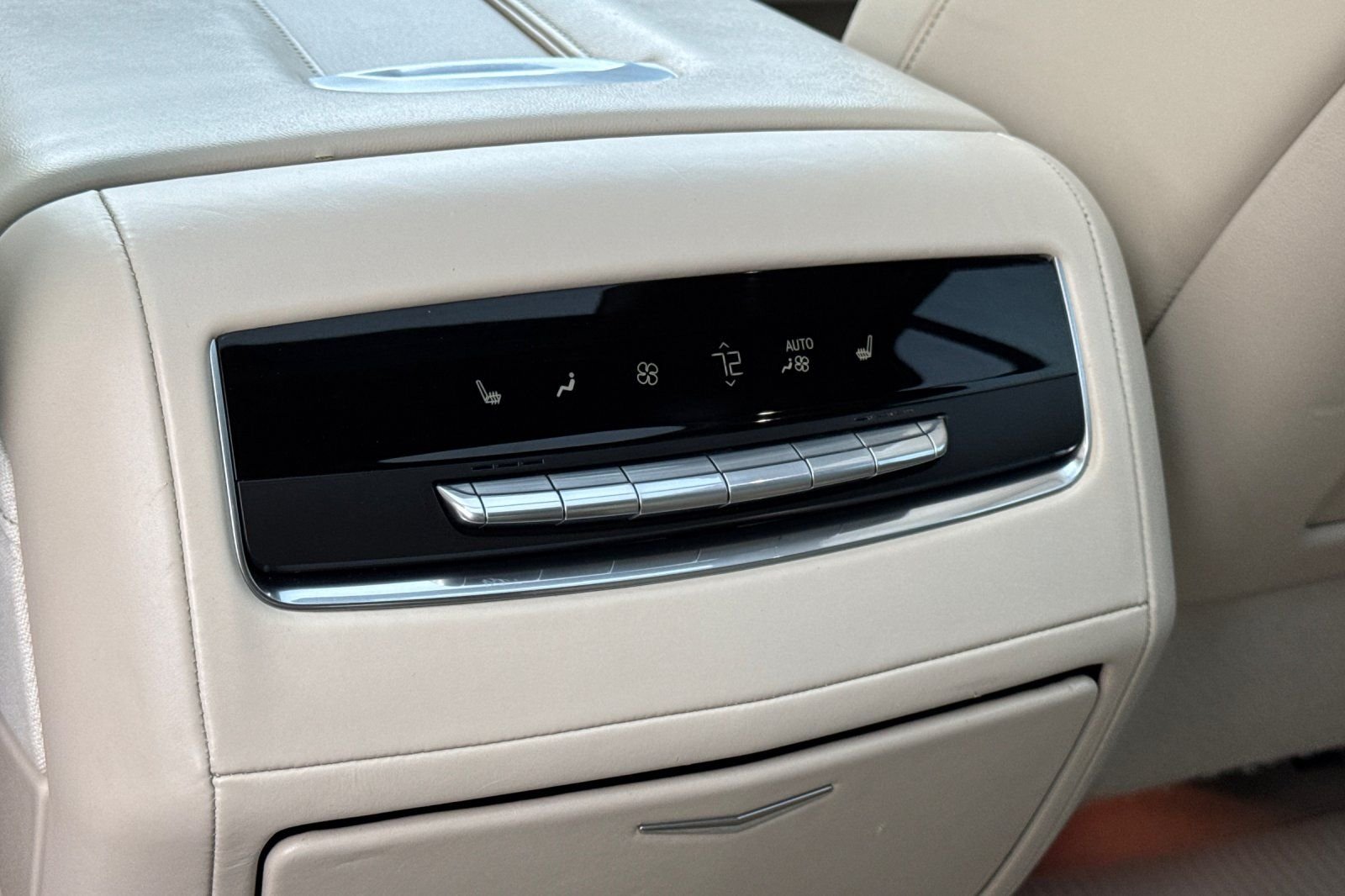 Used 2024 White Cadillac Sport Platinum image 14
