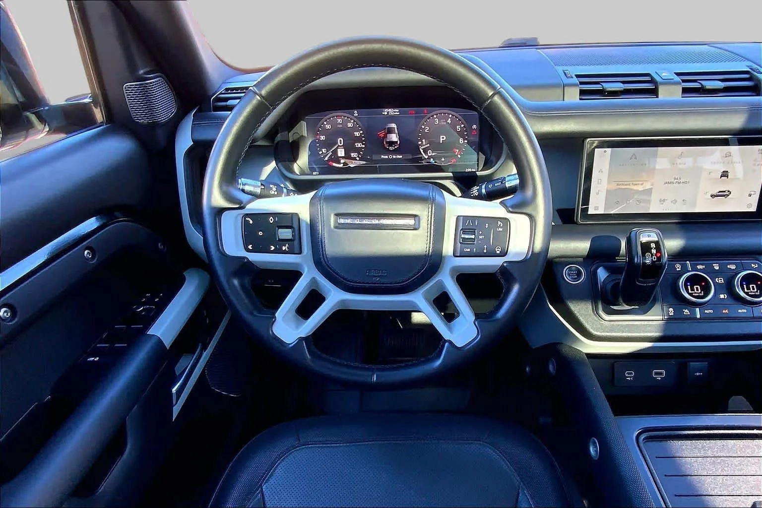 Used 2022 BLACK Land Rover X-Dynamic HSE image 6