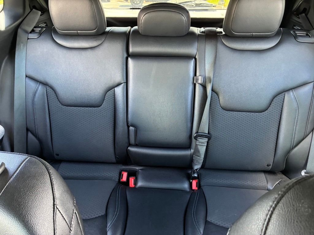 Used 2024 White Jeep Latitude image 14