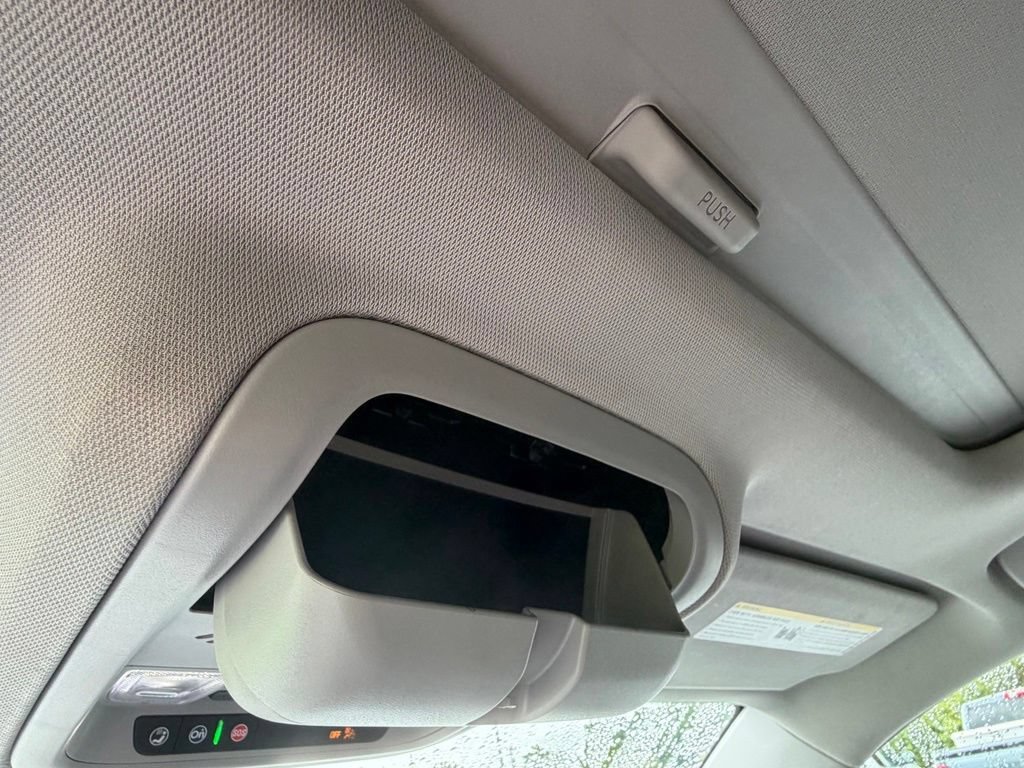 Used 2022 Summit White GMC SLE image 20