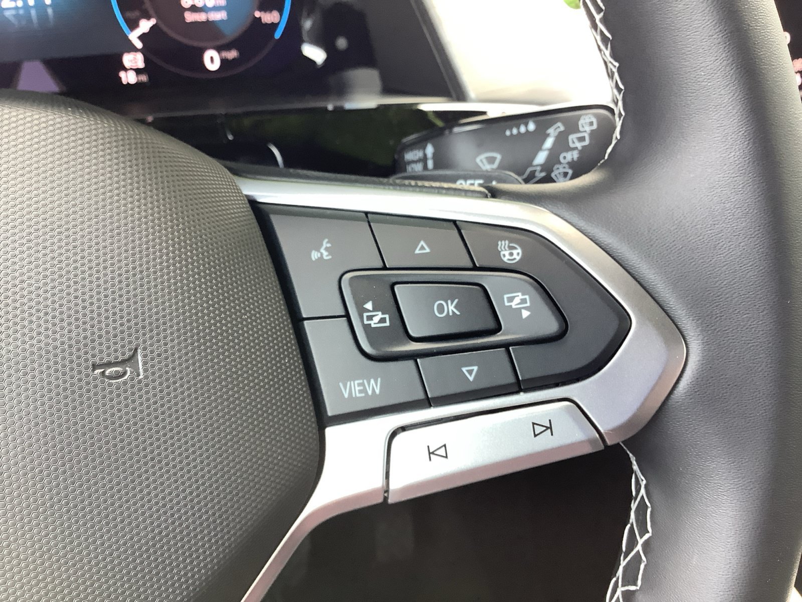 New 2026 PURE GRAY Volkswagen 2.0T SE w/Technology image 25