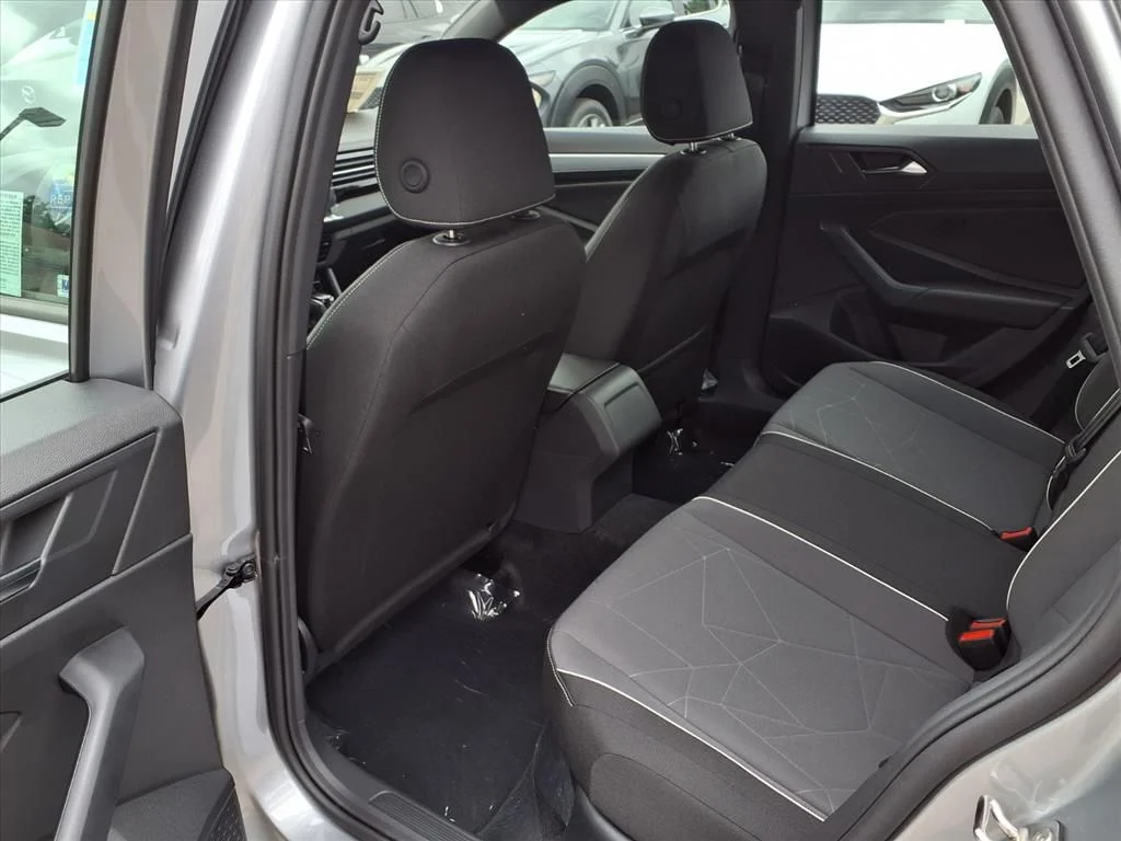 Used 2025 Silver Volkswagen 1.5T Sport image 18