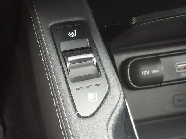 Used 2022  Kia SX image 31