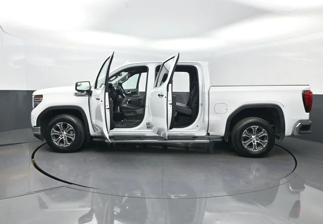 2024 GMC Sierra 1500 SLT - Photo 38