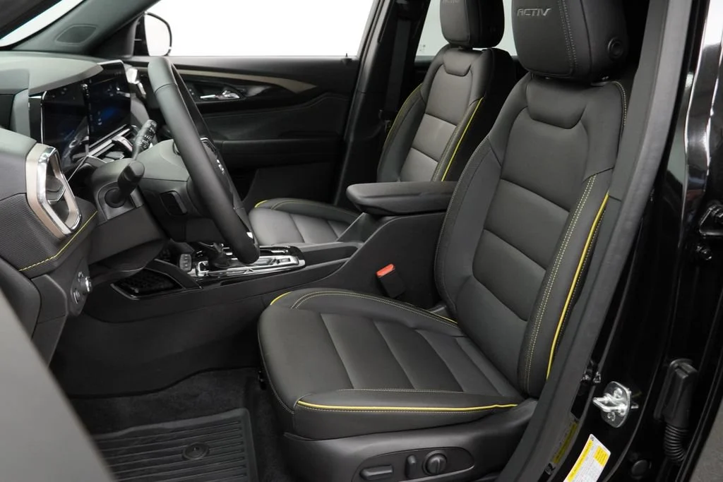New 2026 Mosaic Black Metallic Chevrolet ACTIV image 6