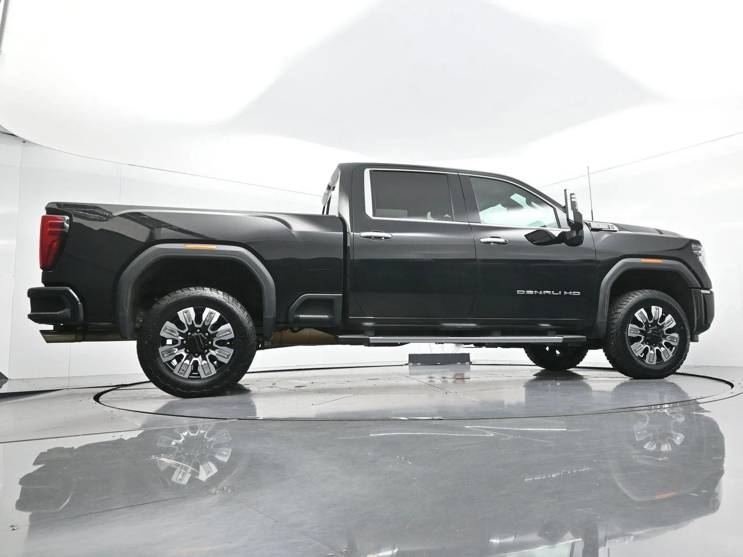 Used 2024 Onyx Black GMC Denali image 54