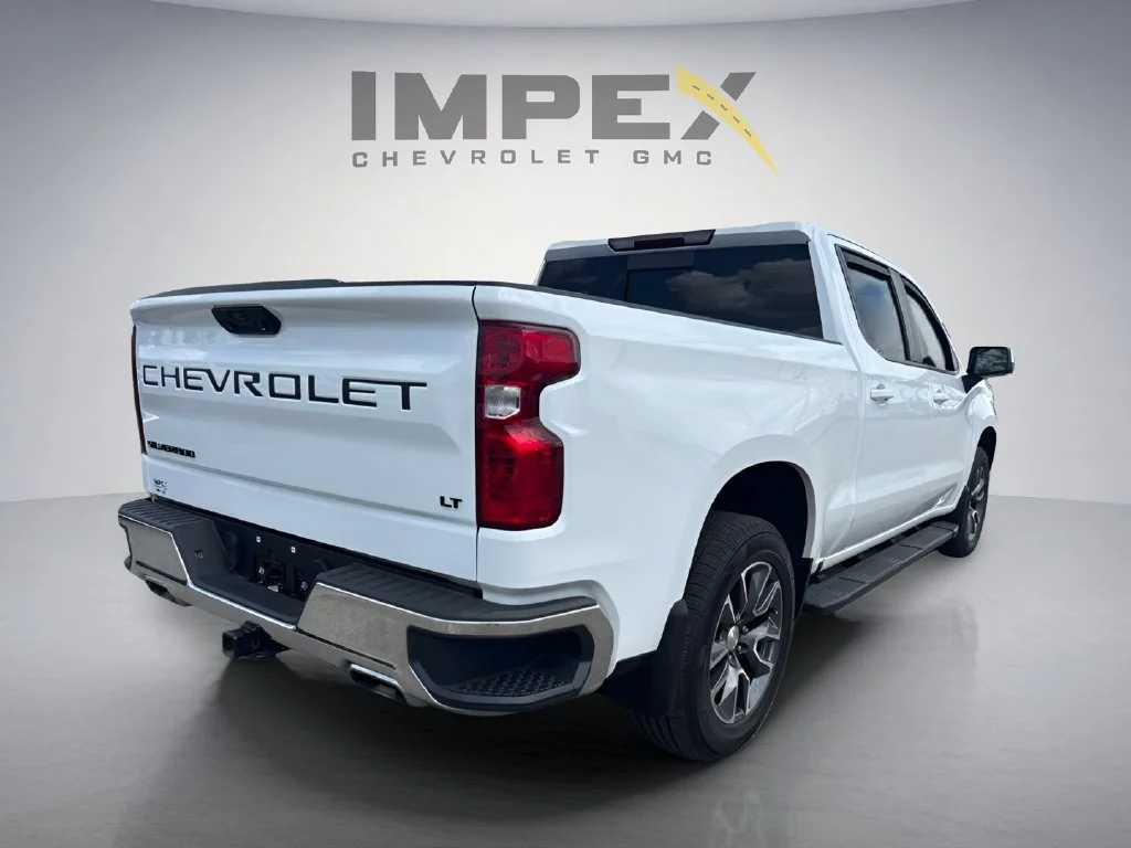 Used 2024 Summit White Chevrolet LT image 15