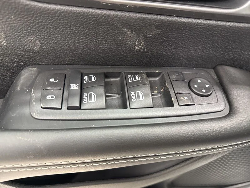2026 Chrysler Pacifica Select - Photo 25