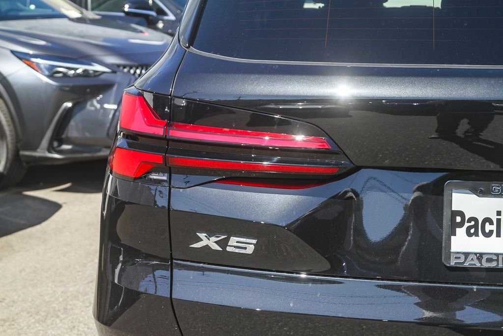 New 2026 Black Sapphire Metallic BMW sDrive40i image 7