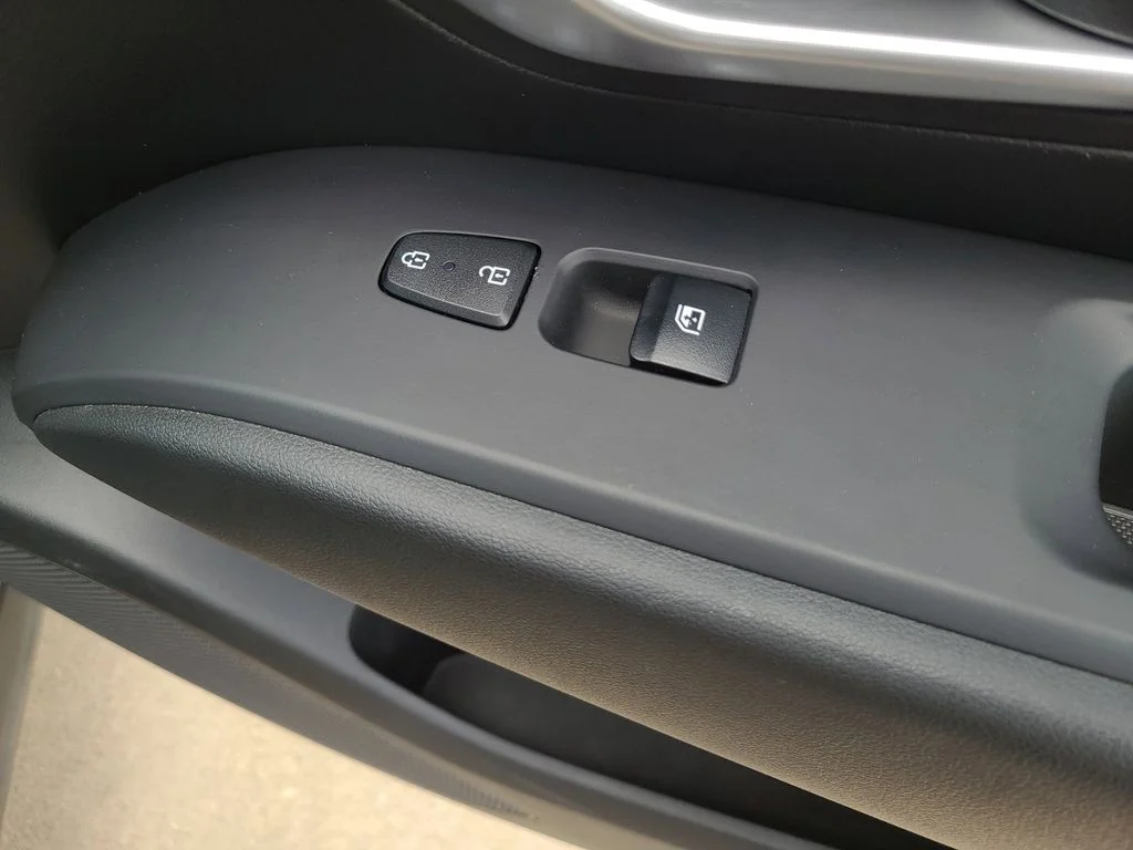 Used 2023 Black Hyundai SEL image 10