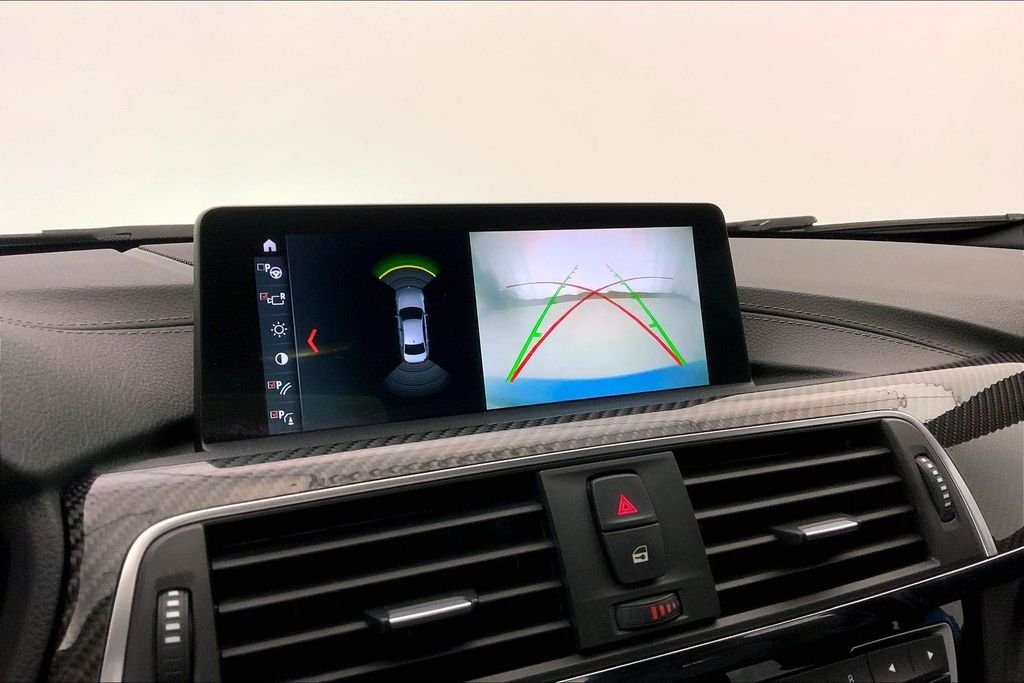 Used 2018 Yas Marina Blue Metallic BMW  image 17