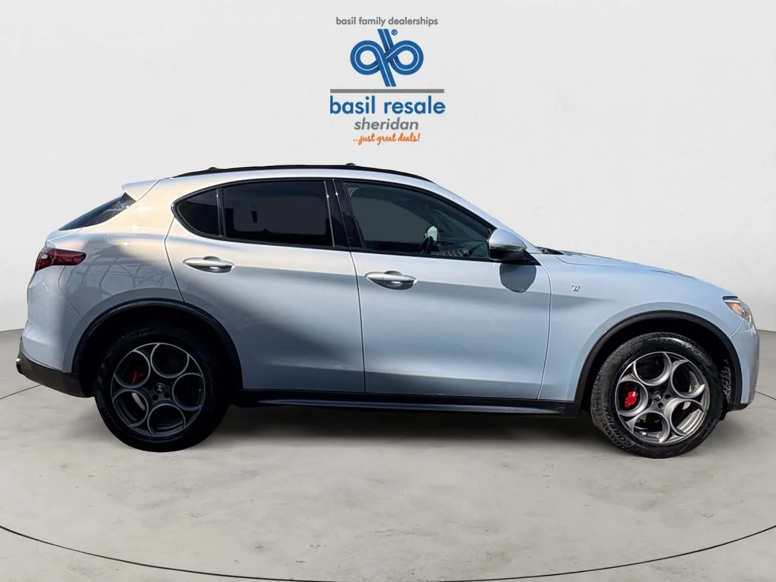 Used 2022 Moonlight Gray Metallic Alfa Romeo Ti image 8