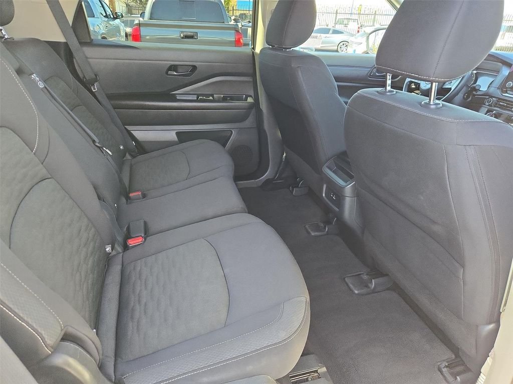 2024 Nissan Pathfinder S - Photo 18