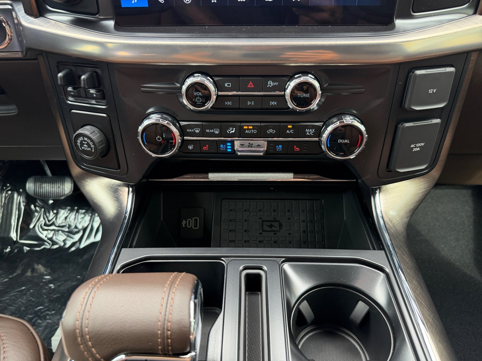New 2026 Agate Black Metallic Ford King Ranch image 22