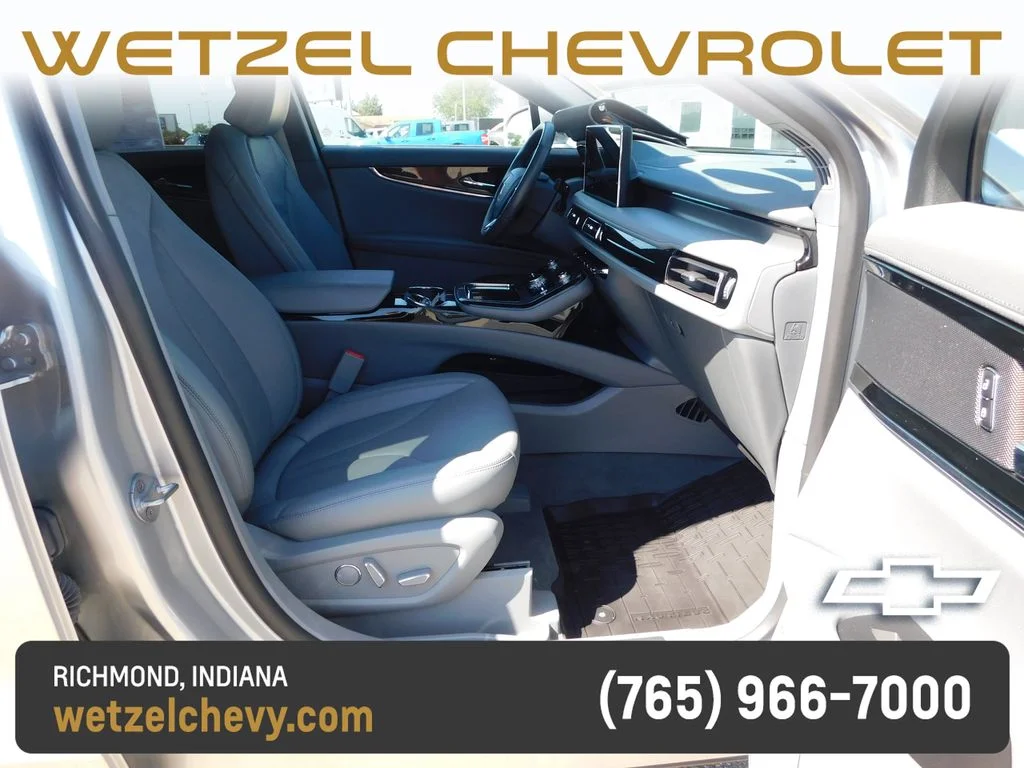 Used 2023 Silver Lincoln Reserve image 18