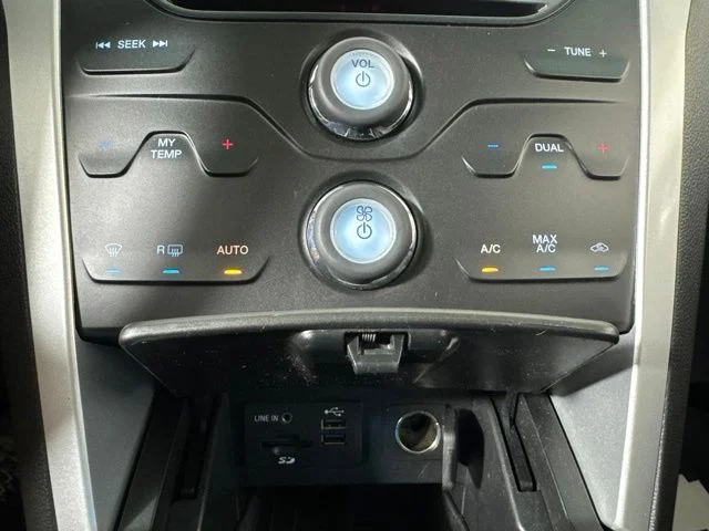 Used 2015 White Platinum Clearcoat Metallic Ford XLT image 17