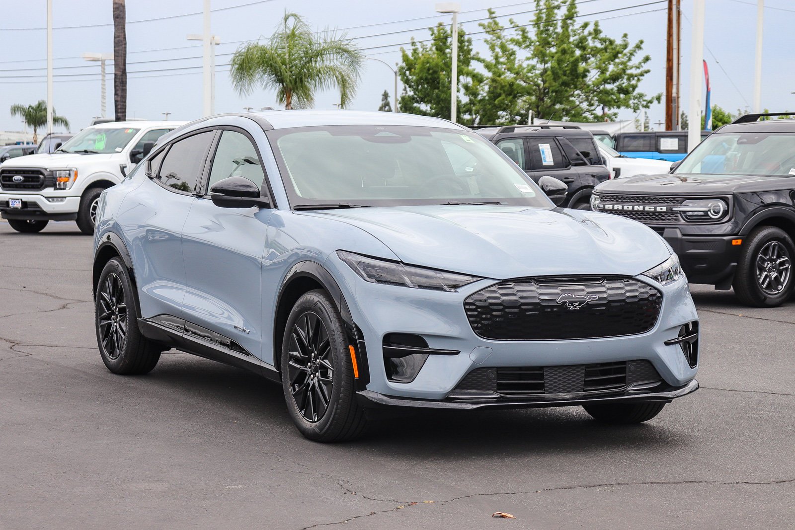 New 2026 Glacier Gray Metallic Tri-coat Ford Premium image 3