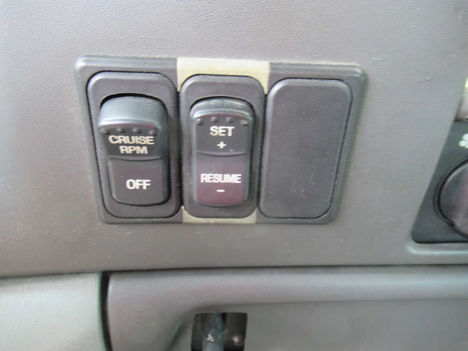 Used 2003 Oxford White Ford XL image 22