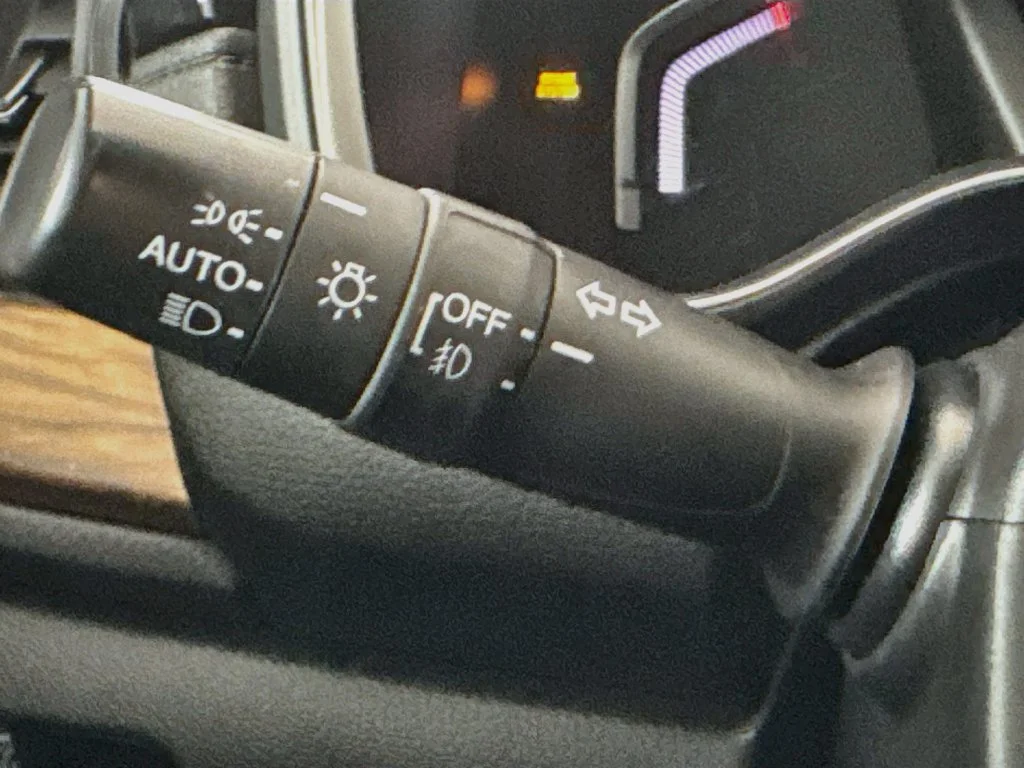 Used 2022 White Honda EX image 12