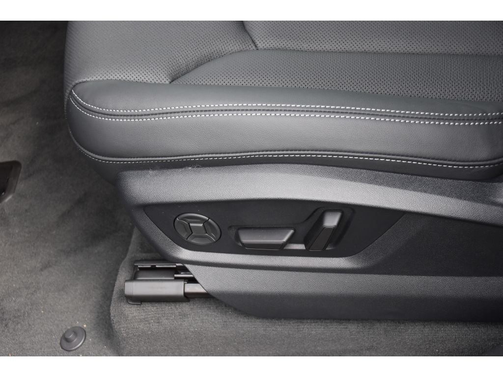 Used 2025 Gry Audi Premium Plus image 34