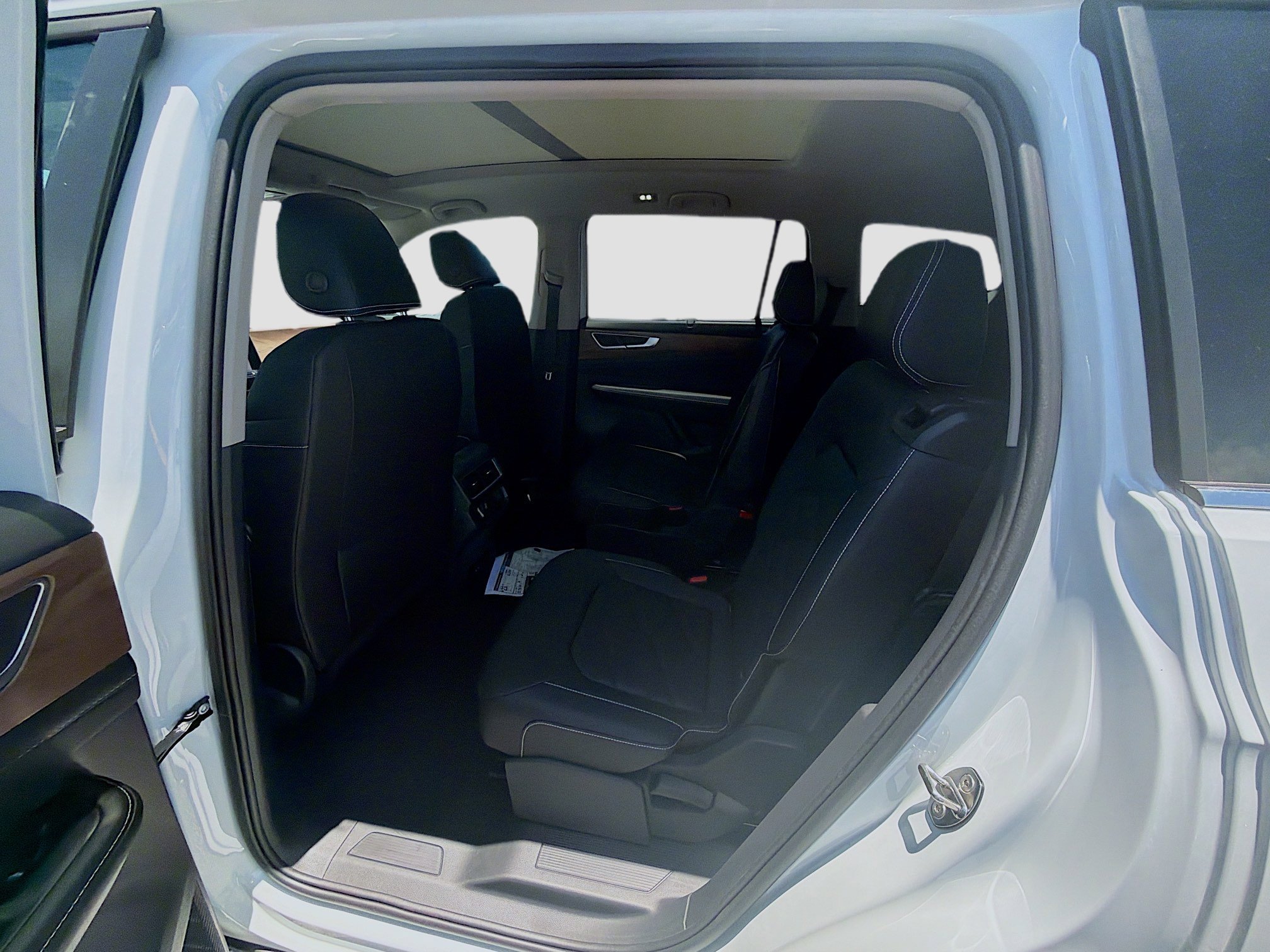 New 2026 White Pearl Volkswagen 2.0T SE w/Technology image 20