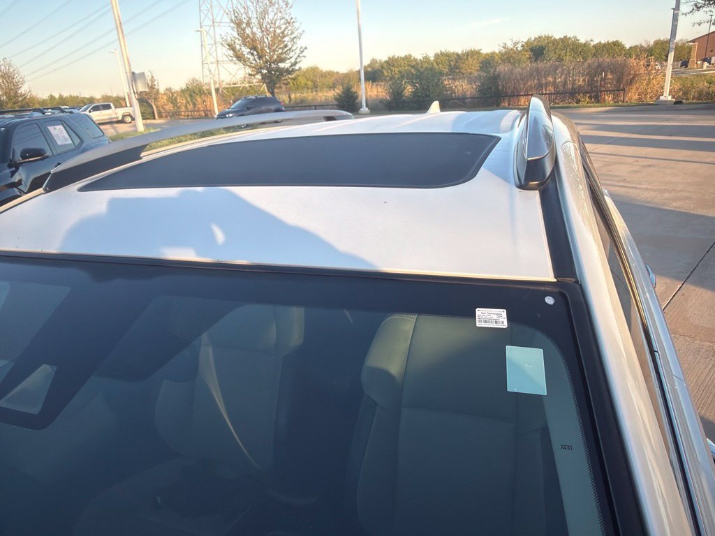 Used 2017 White Toyota Platinum image 6
