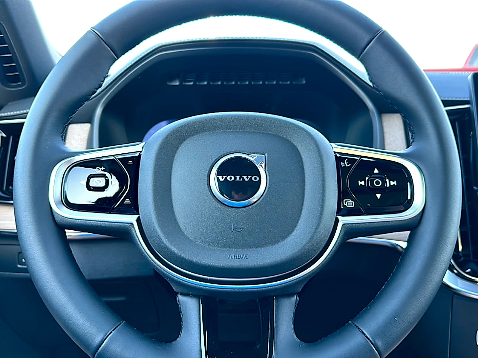 2025 Volvo XC90 Plus - Photo 18