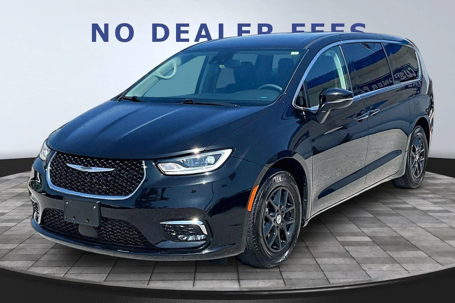 2023 Chrysler Pacifica Touring L's photo